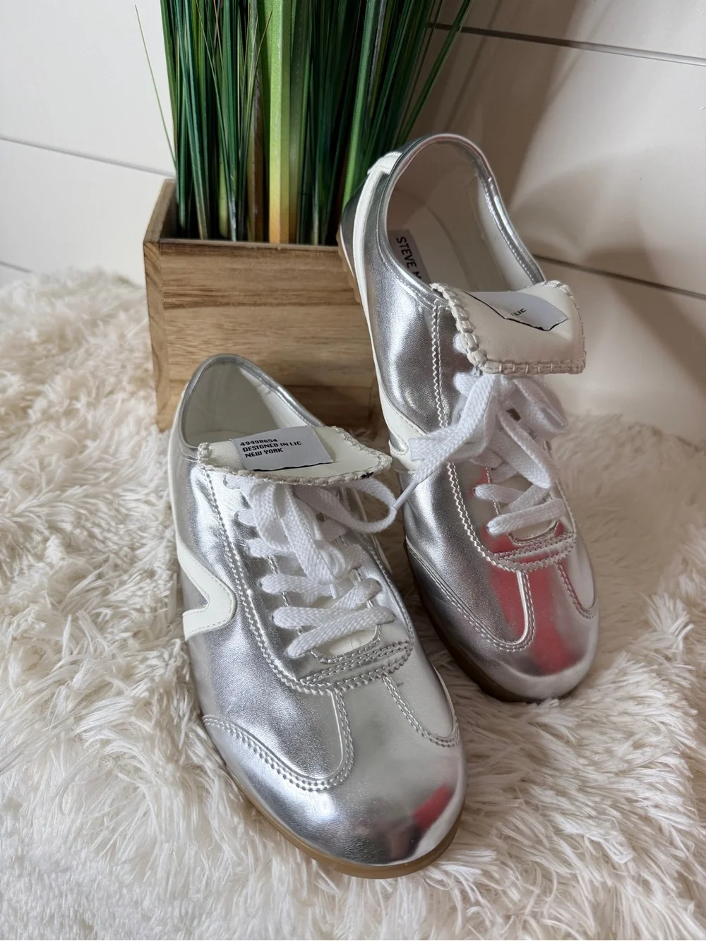 Steve Madden Jaiden Faux Leather Metallic Grip Sole Sneakers Silver Size 10M